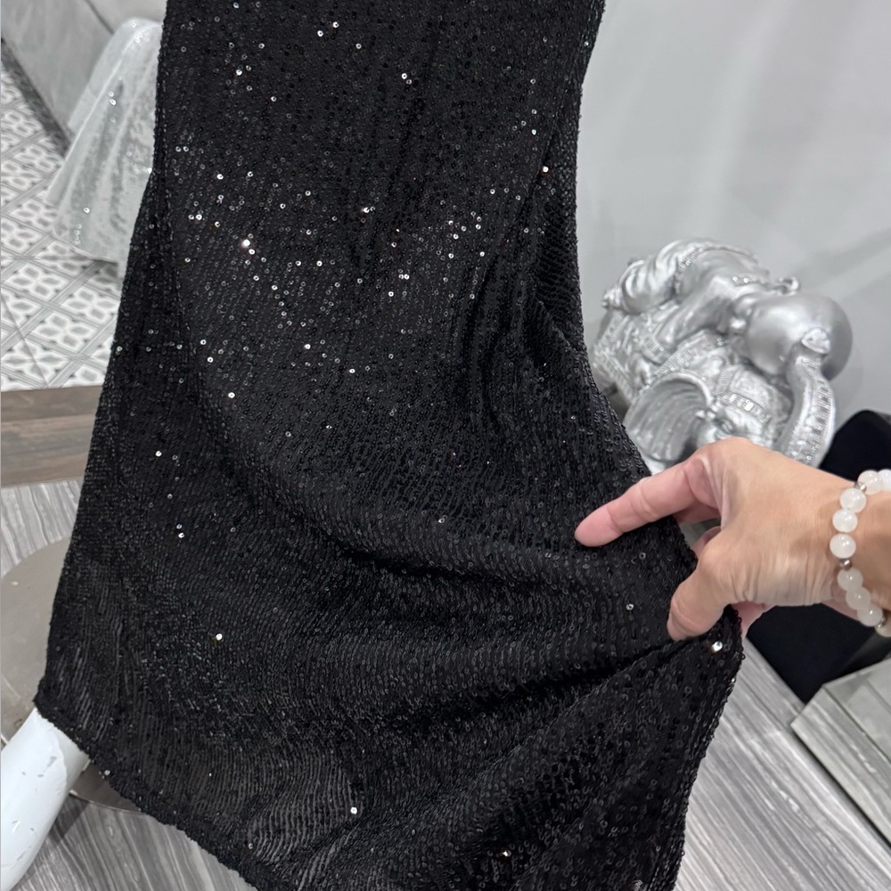 Clearance price 📣 new Black Evening Sequin Gown. - Picture 5 of 17